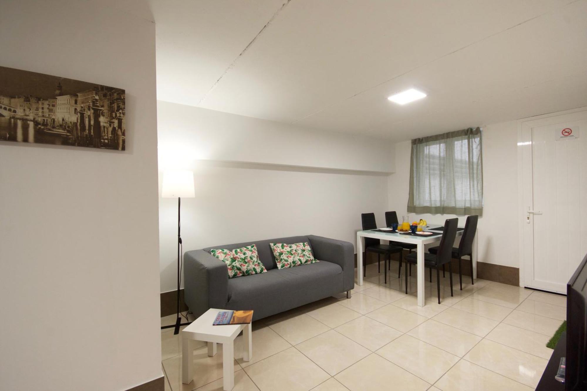 Apartamentos A 10 Minutos Del Aeropuerto Carrizal Bagian luar foto
